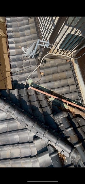 ベランダ下の瓦ズレと複雑な取り合い部の確認